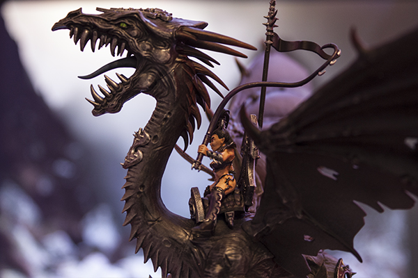 dynaste elfe noir sur dragon noir, warhammer